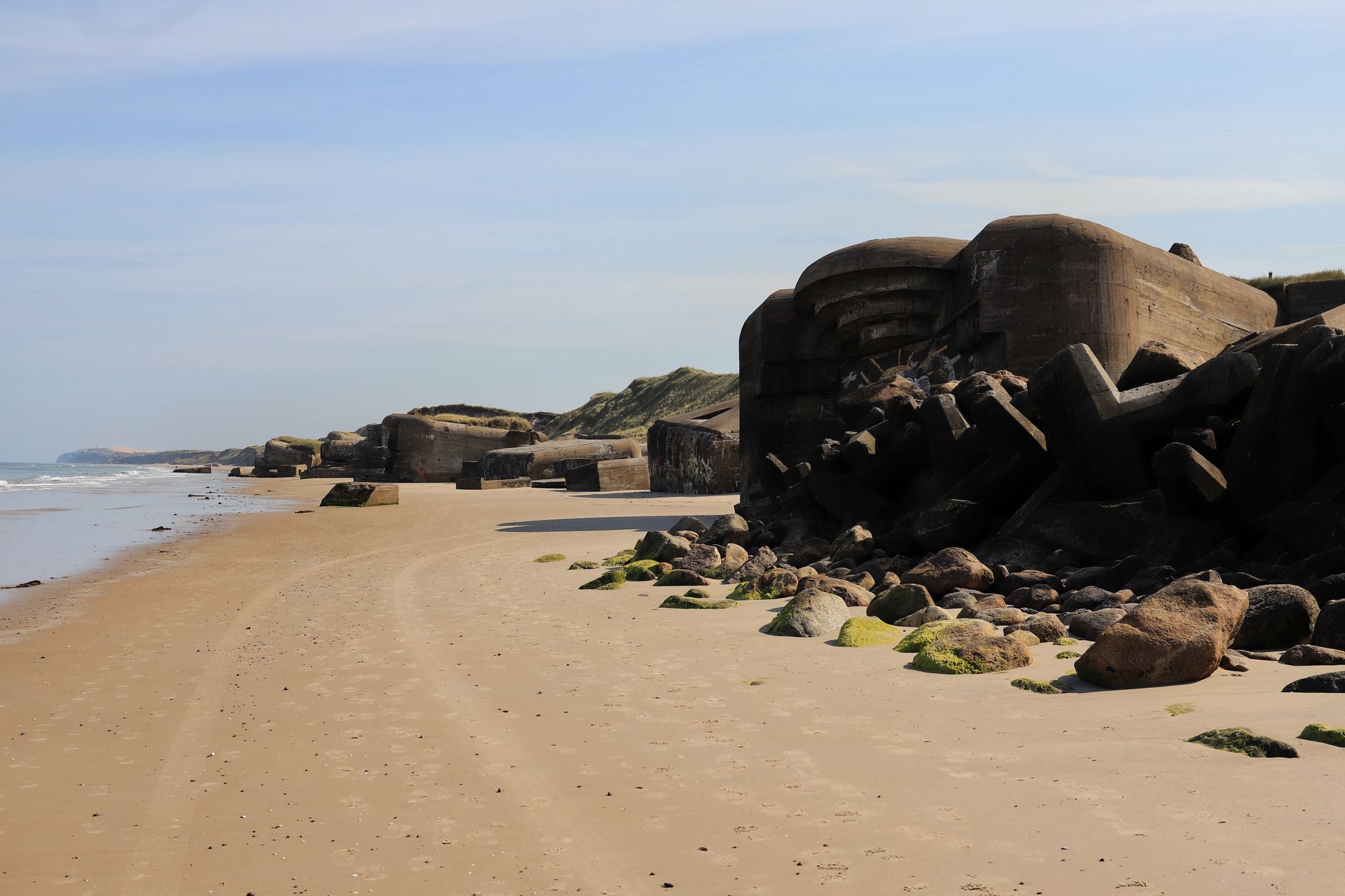 Bunker aus dem Zweiten Weltkrieg am Strand von Løkken an der Nordsee